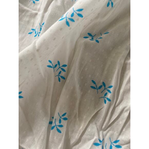 American Vintage Handmade top , white with blue flowers size small - Picture 9 of 12